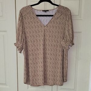 Women's Cream Patterned Vneck Shoer Sleeve Top 1X